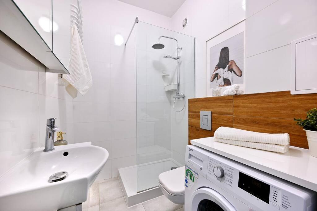 Apartment Saska Kepa -ul. Francuska 2' Min *