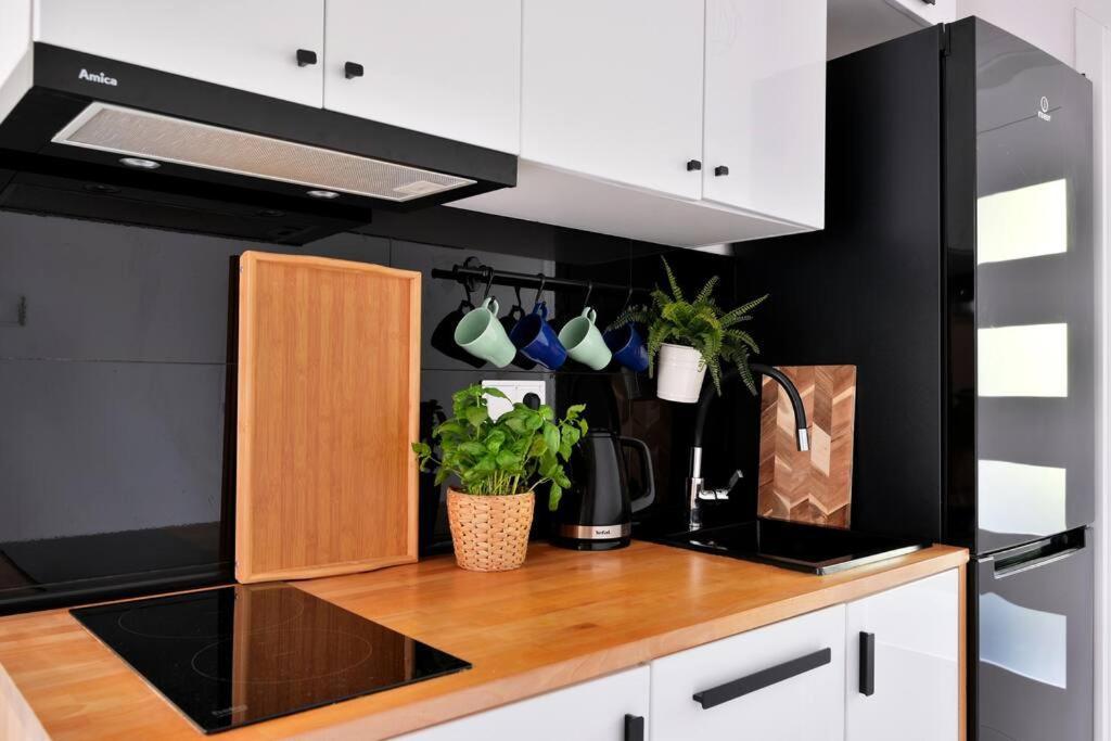 Saska Kepa -ul. Francuska 2' Min Apartment