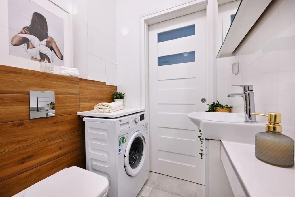 Saska Kepa -ul. Francuska 2' Min Apartment